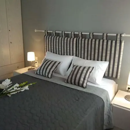 Maries Seaside Apartament *